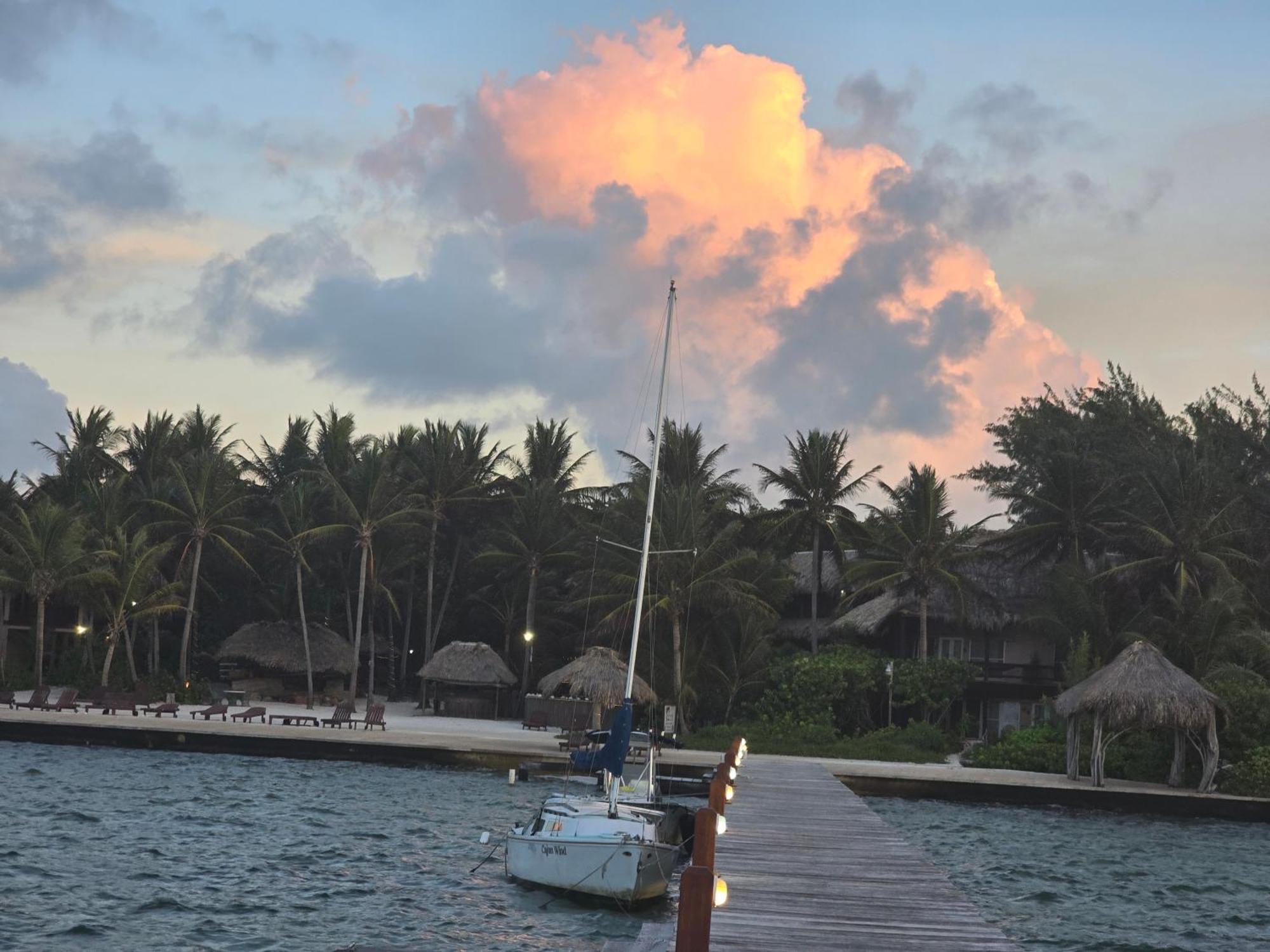 Xanadu Island Resort San Pedro  Ngoại thất bức ảnh